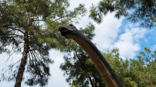 dlhokrký dinosaurus