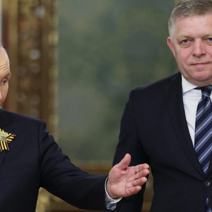 Na snímke Vladimir Putin a Robert Fico počas spoločného stretnutia.