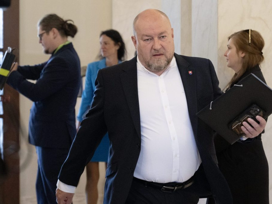 Na snímke minister športu Rudolf Huliak.