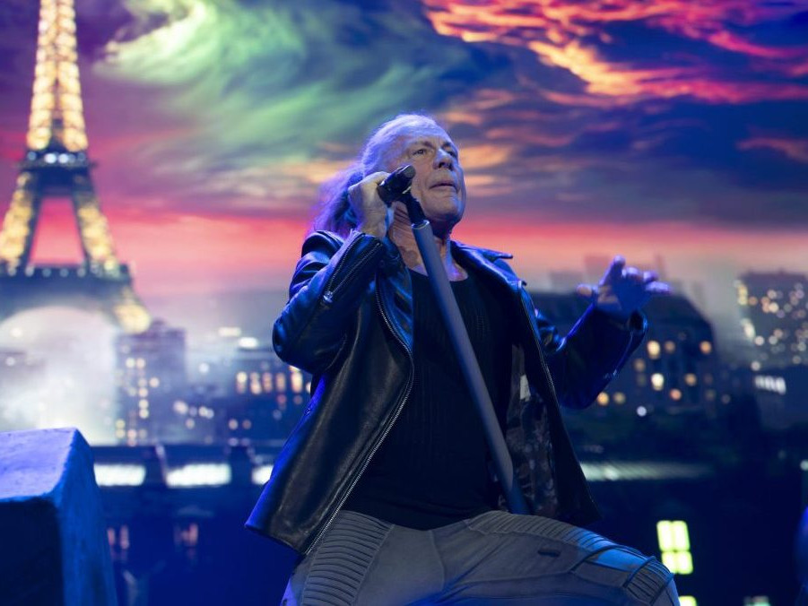Spevák Iron Maiden Bruce Dickinson.