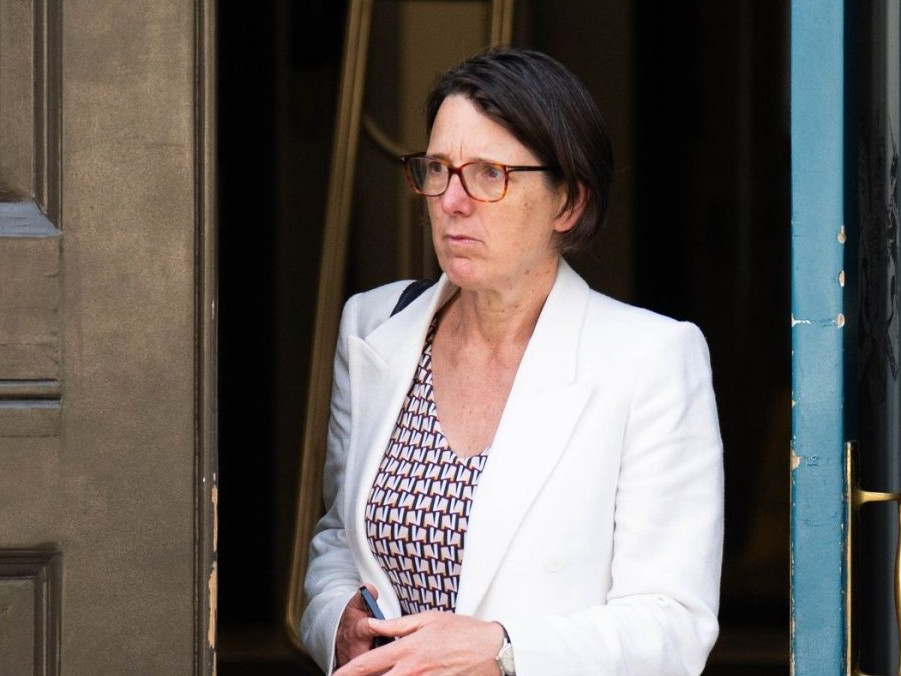 Šéfka britskej spravodajskej služby varuje pred ruskými hybridnými útokmi: Žijeme v ére radikálnej neistoty