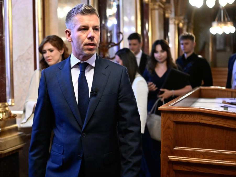 Na snímke Péter Magyar.