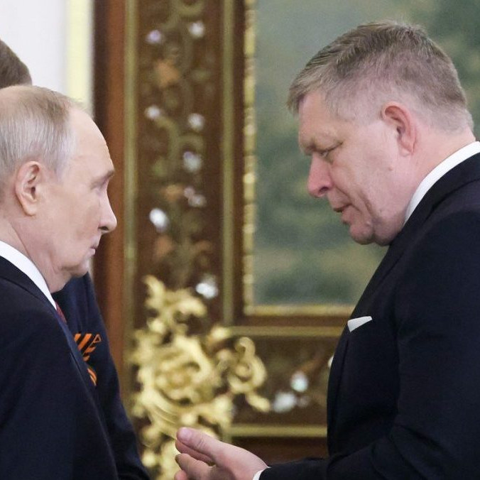 Na snímke Vladimir Putin a Robert Fico.