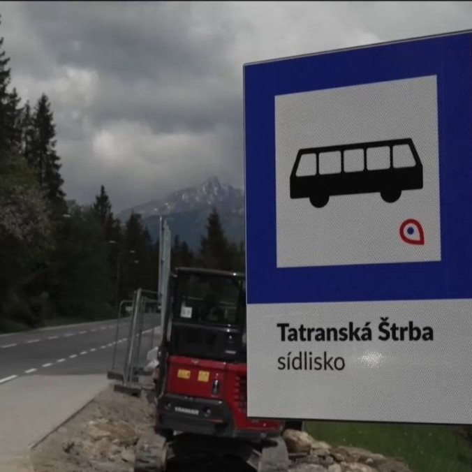 Na ilustračnej snímke rekonštrukcia cesty pri Štrbskom plese.