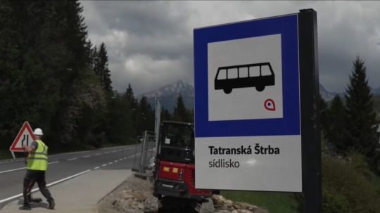 Na ilustračnej snímke rekonštrukcia cesty pri Štrbskom plese.