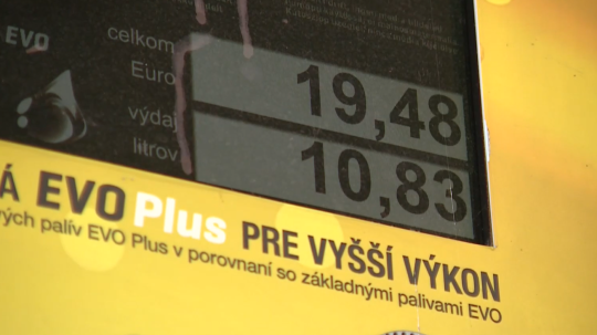 Benzín a nafta stoja na Slovensku už viac ako u susedov, nižšie sú len v porovnaní s Rakúskom