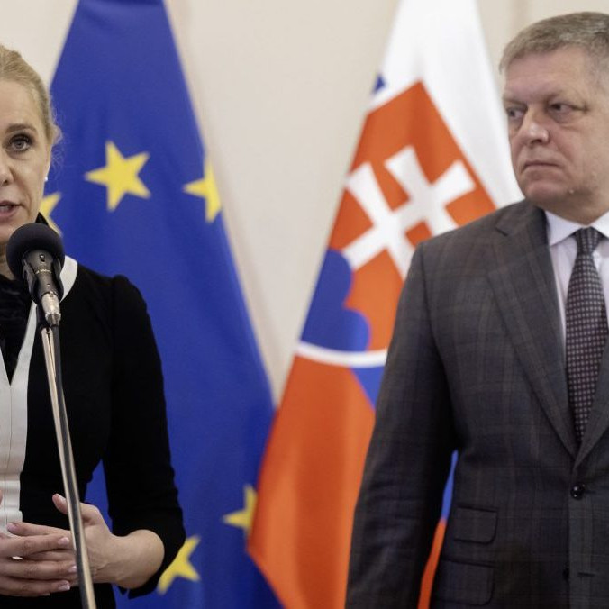Ministerka hospodárstva Denisa Saková a premiér Robert Fico.