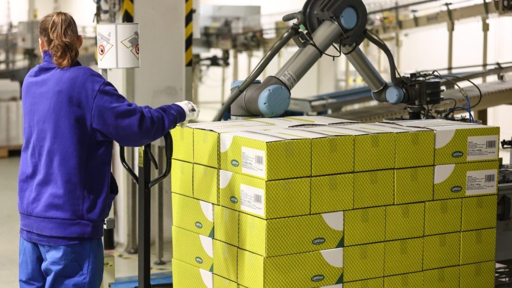 Zamestnankyňa pri práci vo fabrike Nestlé Slovensko.