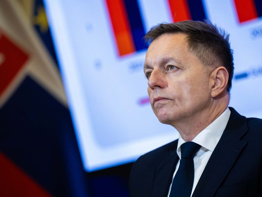 Guvernér NBS Peter Kažimír.