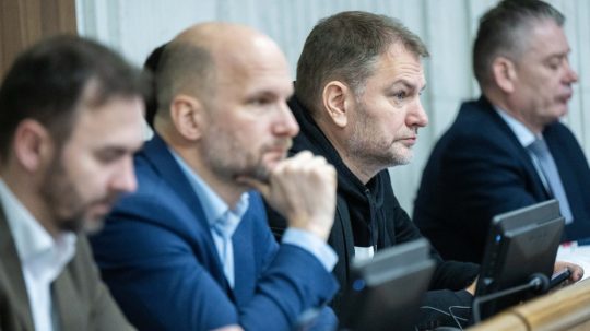 Na snímke poslanci NRSR zľava Michal Šipoš, Gábor Grendel, Igor Matovič a Roman Mikulec (Slovensko).