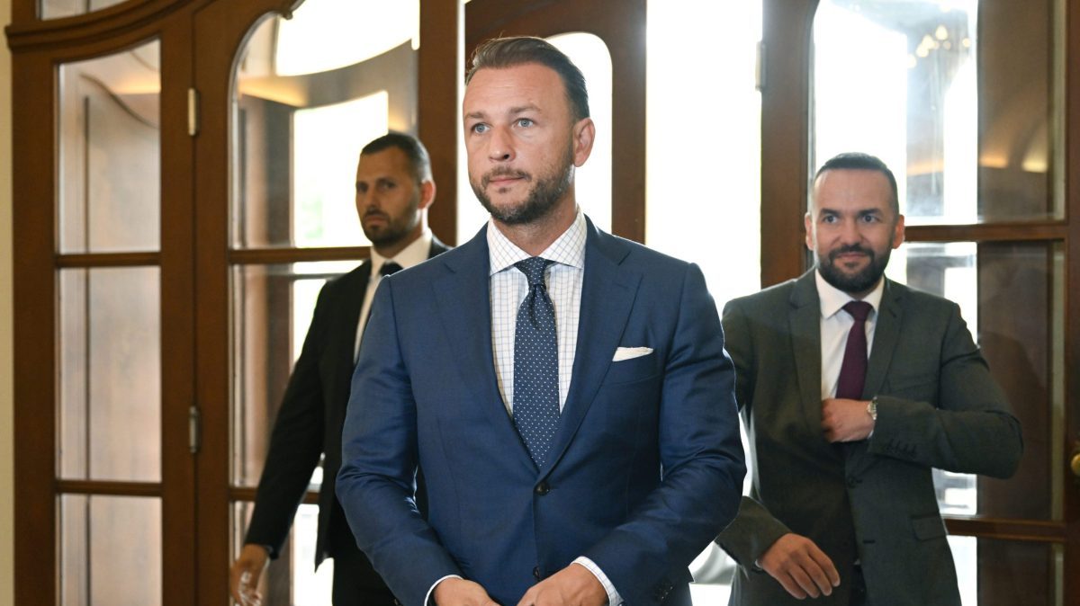 Mat&uacute;&scaron; &Scaron;utaj E&scaron;tok uspel s odvolan&iacute;m. Čurilllovcom nemus&iacute; zaplatiť od&scaron;kodnenie, spor sa vracia na začiatok