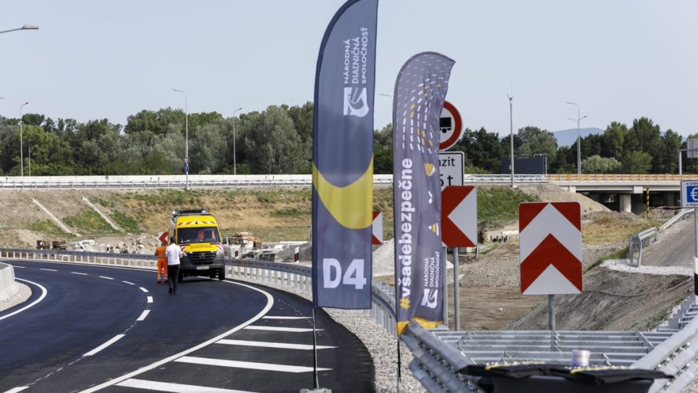 Slávnostné otvorenie úseku D1 Bratislava – Triblavina.