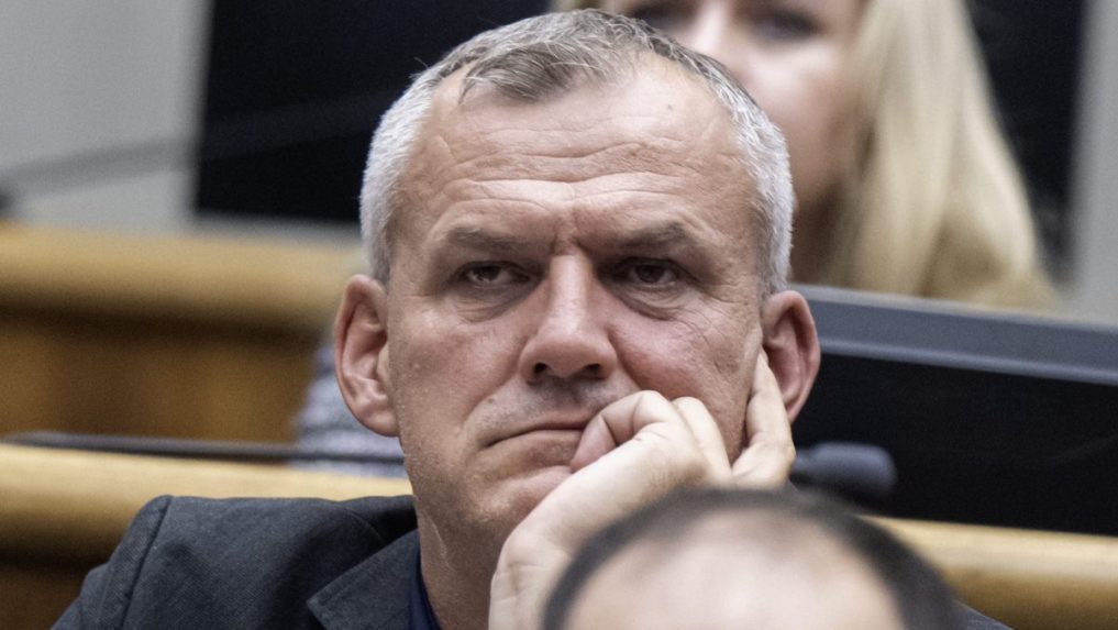 Nezaradený poslanec Roman Malatinec.