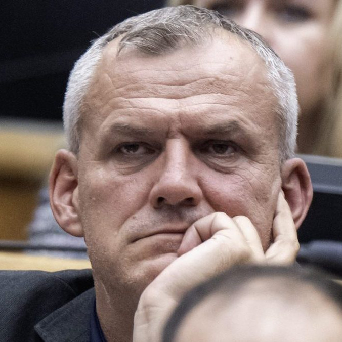 Nezaradený poslanec Roman Malatinec.