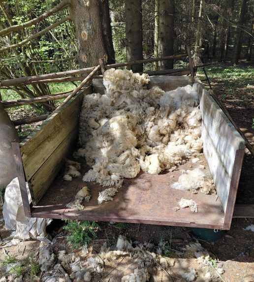 Výrobky boli vyrábané a skladované v nevyhovujúcich podmienkach.