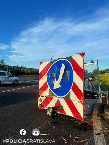 Jedna osoba utrpela v d&ocirc;sledku nehody ťažk&eacute; zranenia.