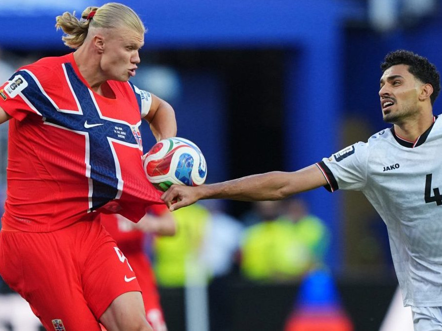 Erling Haaland a Zaid Tahseen.