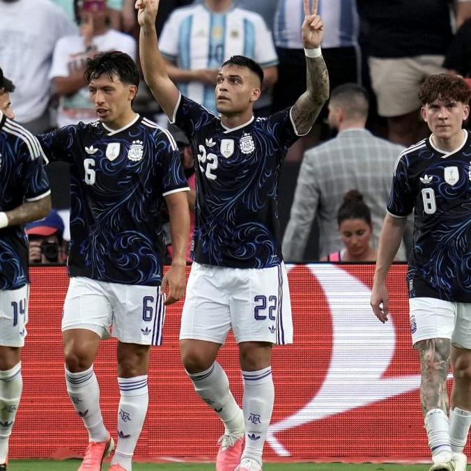 Hráči Argentíny oslavujú gól v prípravnom zápase pred MS 2026.