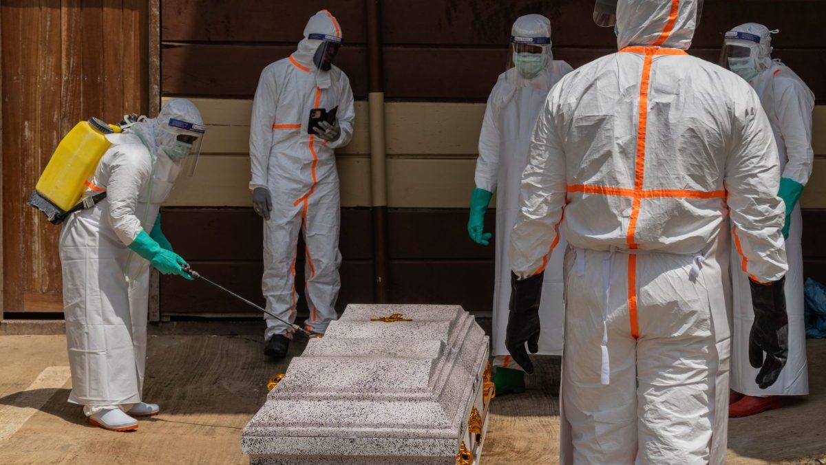 Epid&eacute;mia eboly sa v KDR &scaron;&iacute;ri r&yacute;chlo, a to aj napriek intenz&iacute;vnym snah&aacute;m o boj proti v&iacute;rusu, kon&scaron;tatuje WHO