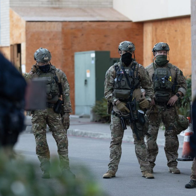 Agenti Imigračného a colného úradu (ICE) v Portlande.