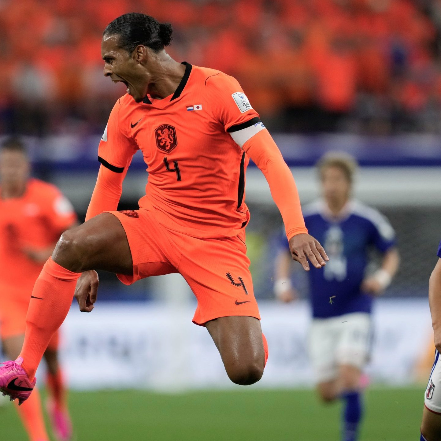 Virgil van Dijk v zápas Holandsko - Japonsko.