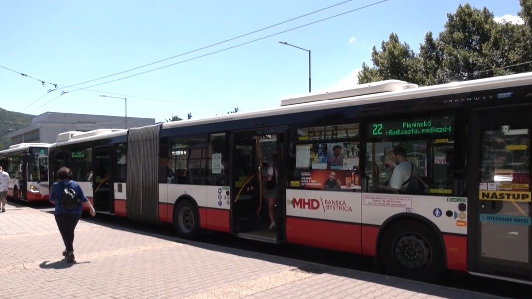 Mnoho vozidiel MHD st&aacute;le nem&aacute; klimatiz&aacute;ciu. Absolvovali sme jazdu počas vlny extr&eacute;mnych hor&uacute;čav