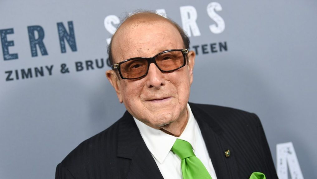 Hudobn&yacute; producent Clive Davis.