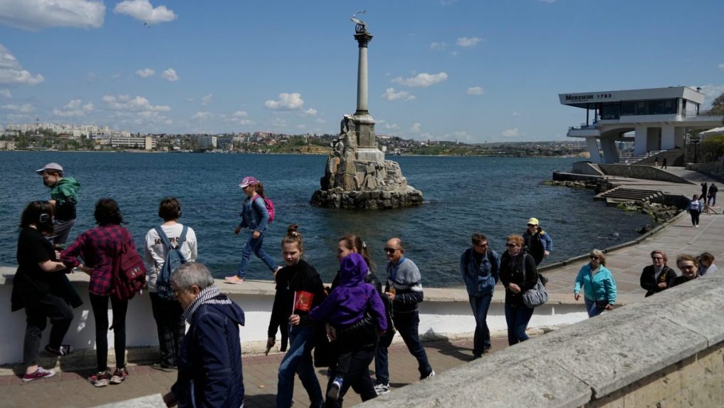 Turisti na Kryme.