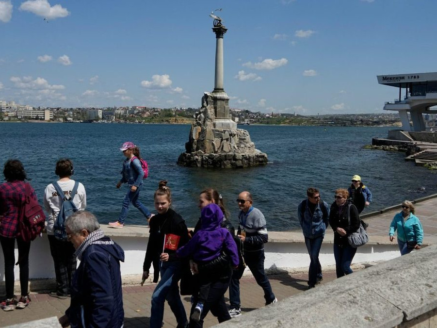 Turisti na Kryme.