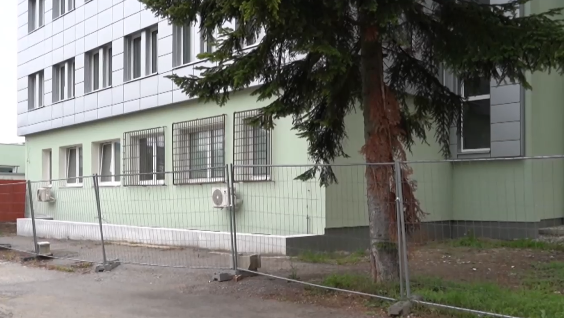 Firma si na obnovu budovy pol&iacute;cie objednala pr&aacute;cu &scaron;tudentov. T&iacute; p&auml;ť mesiacov pracovali zadarmo