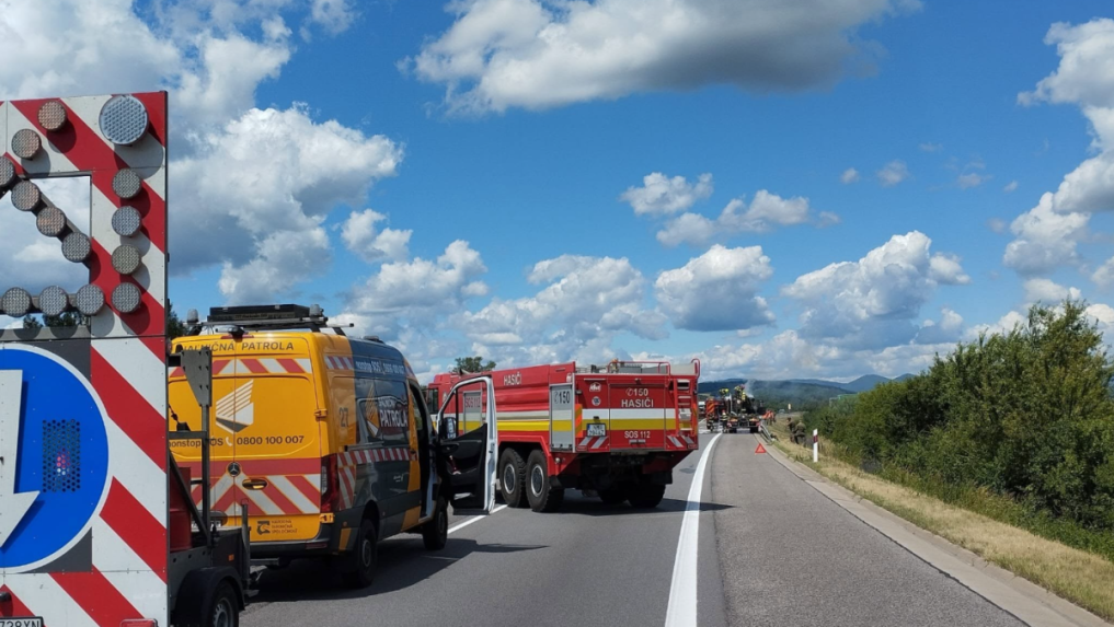 Na diaľnici D1 horelo n&aacute;kladn&eacute; vozidlo.