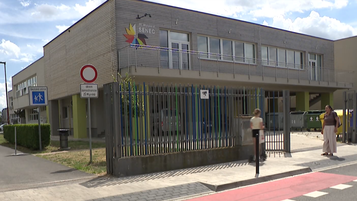 Mnoh&eacute; deti zo Senca sa nedostali ani na jednu z&aacute;kladn&uacute; &scaron;kolu. Mesto vid&iacute; probl&eacute;m v elektronick&yacute;ch prihl&aacute;&scaron;kach