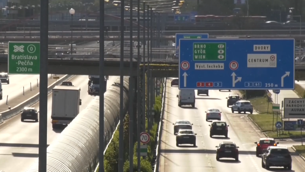 Ceny benz&iacute;nu a dovolenky: Spr&aacute;vne načasovan&eacute; tankovanie m&ocirc;že u&scaron;etriť desiatky eur