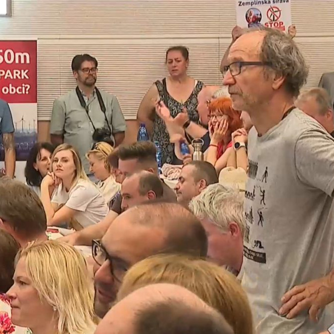 Krik, emócie, výčitky: Verejná diskusia o zónach pre veterné elektrárne sa skončila fiaskom