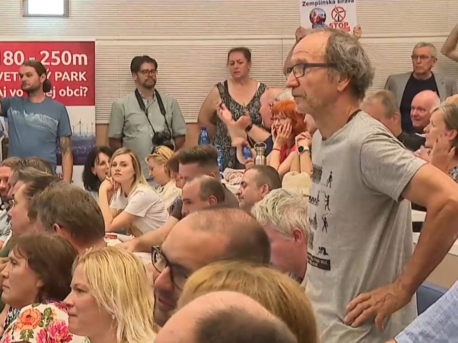 Krik, emócie, výčitky: Verejná diskusia o zónach pre veterné elektrárne sa skončila fiaskom