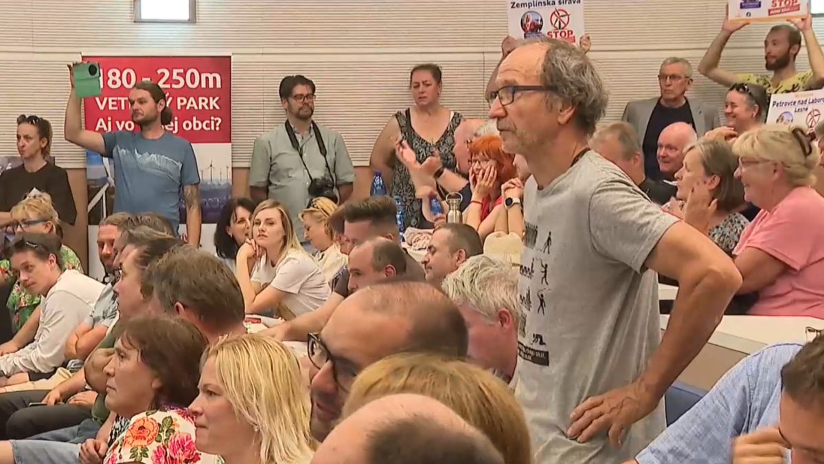 Krik, em&oacute;cie, v&yacute;čitky: Verejn&aacute; diskusia o z&oacute;nach pre vetern&eacute; elektr&aacute;rne sa skončila fiaskom