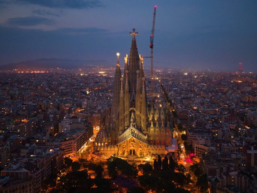 Rímskokatolícka Bazilika Sagrada Família v Barcelone.