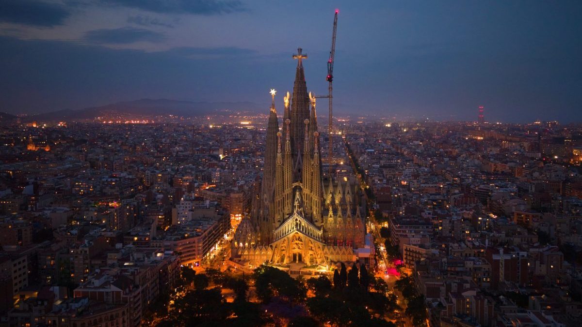 Dostavba baziliky Sagrada Fam&iacute;lia vyvol&aacute;va obavy ľud&iacute;, ktor&iacute; žij&uacute; v jej bl&iacute;zkosti