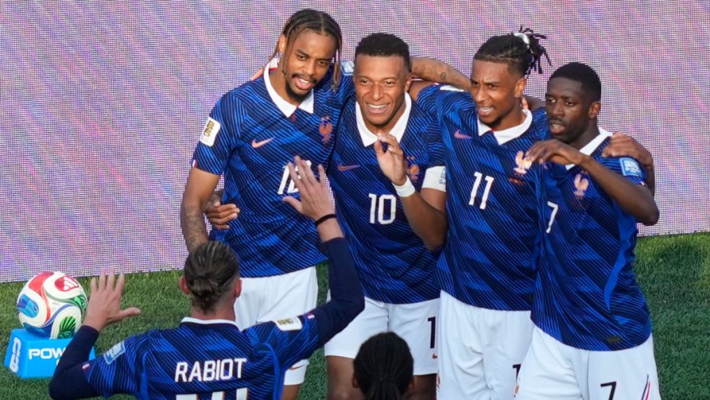 VIDEO: Francúzi potvrdili proti Švédom úlohu favoritov a postúpili do osemfinále MS, hlavnou postavou dvojgólový Mbappe