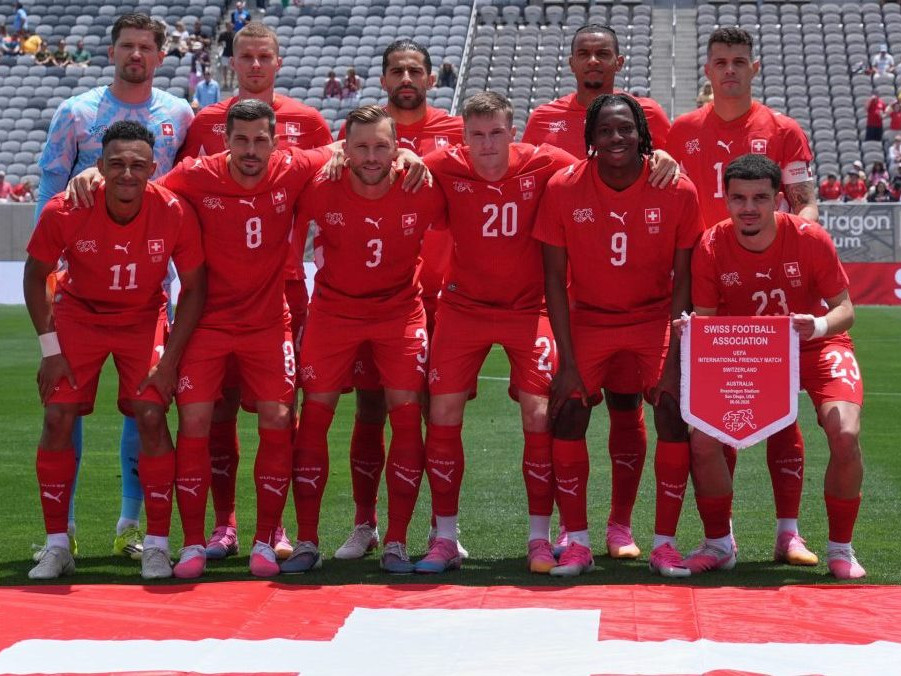 Futbalisti Švajčiarska pózujú pred prípravným duelom pred MS vo futbale 2026.