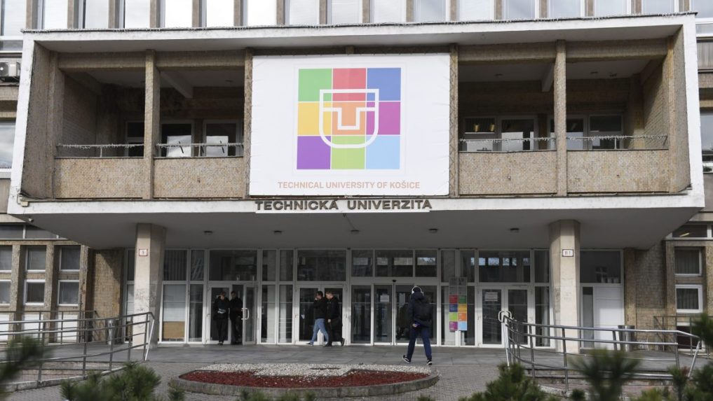 Na ilustračnej snímke budova košickej technickej univerzity.