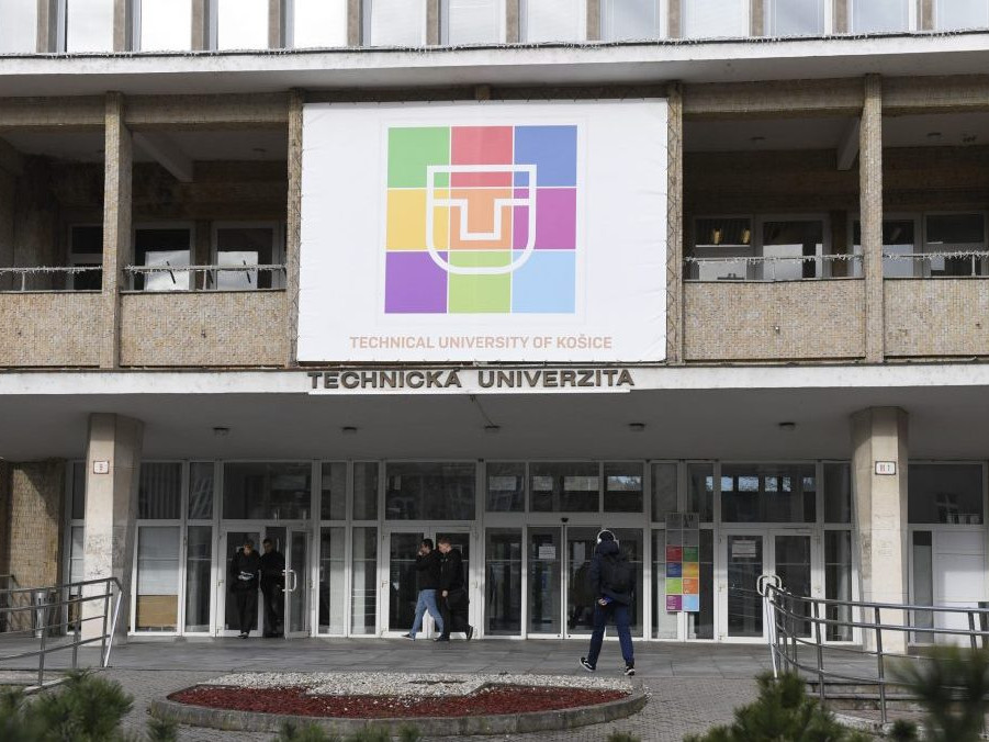 Na ilustračnej snímke budova košickej technickej univerzity.
