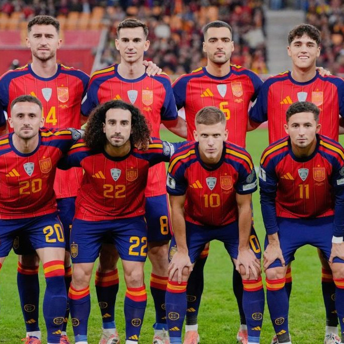 Futbalisti Španielska pózujú pred kvalifikačným duelom.