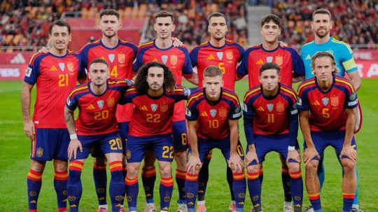 Futbalisti Španielska pózujú pred kvalifikačným duelom.
