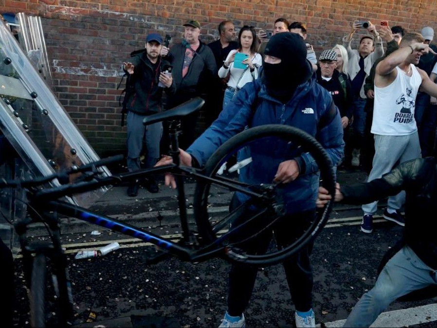 Na snímke protest v Southamptone.