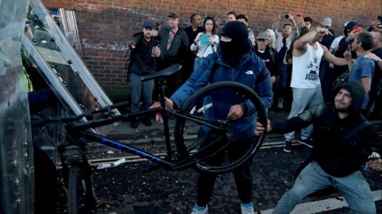 Na snímke protest v Southamptone.