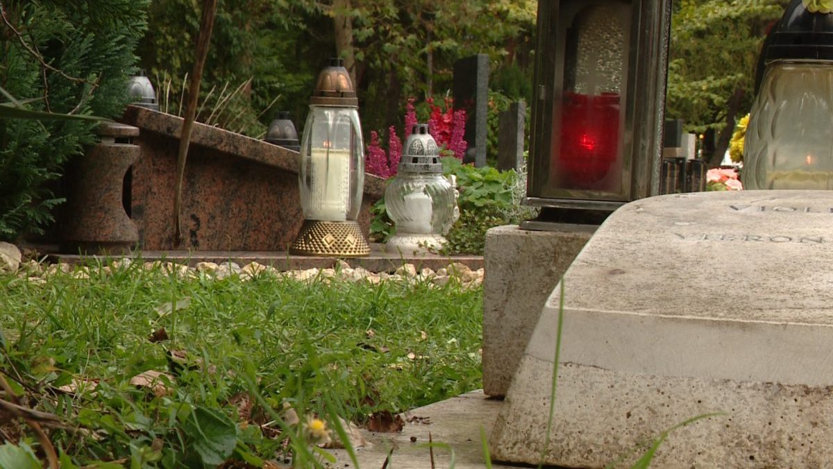 Zneuž&iacute;vaj&uacute; najzraniteľnej&scaron;iu chv&iacute;ľu: Podvodn&iacute;ci zar&aacute;baj&uacute; na pohreboch, od pozostal&yacute;ch p&yacute;taj&uacute; peniaze
