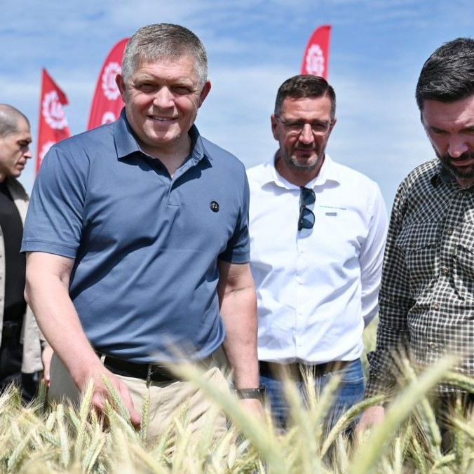 Na snímke Robert Fico, Emil Macho a Richard Takáč.