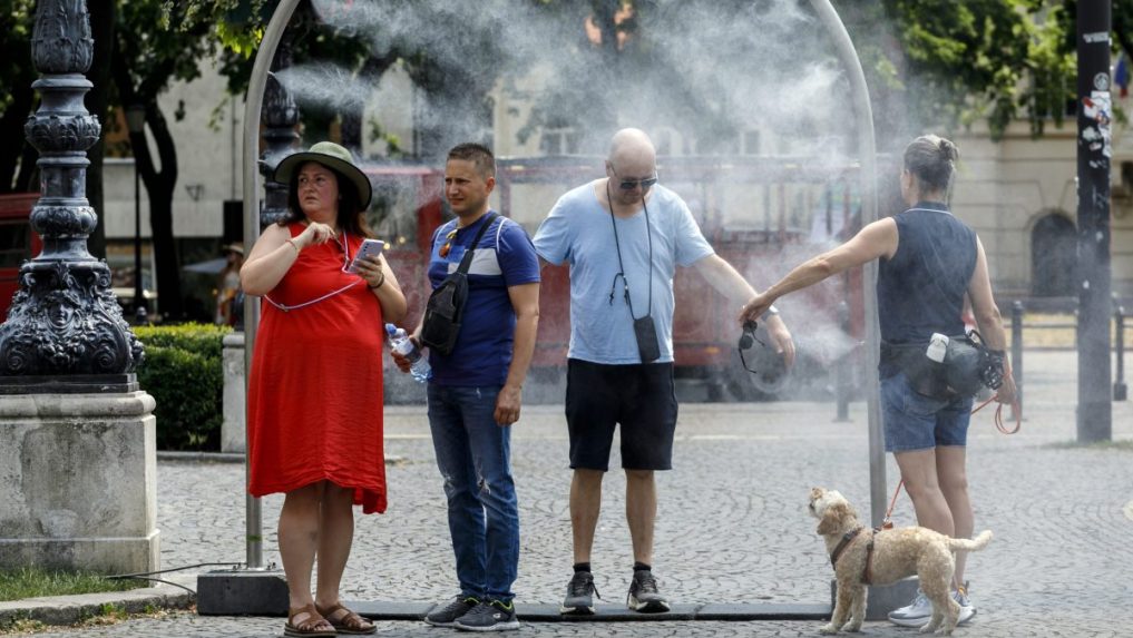 ľudia sa osviežujú