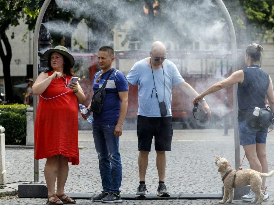ľudia sa osviežujú